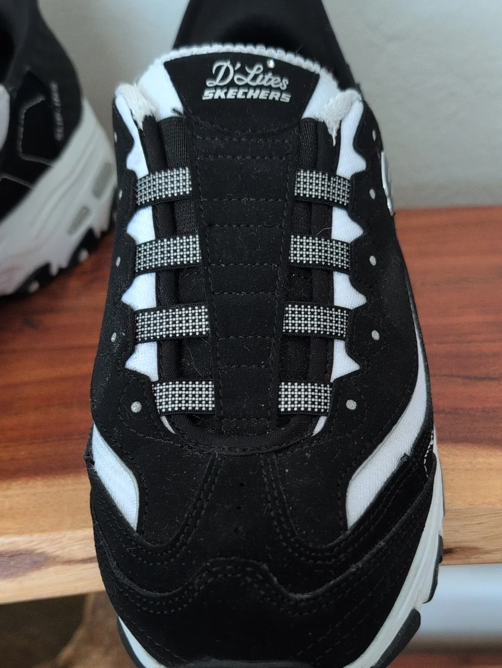 Skechers Slip In DLite's Fan Girl Black and White  Athletic Sneakers Size 8